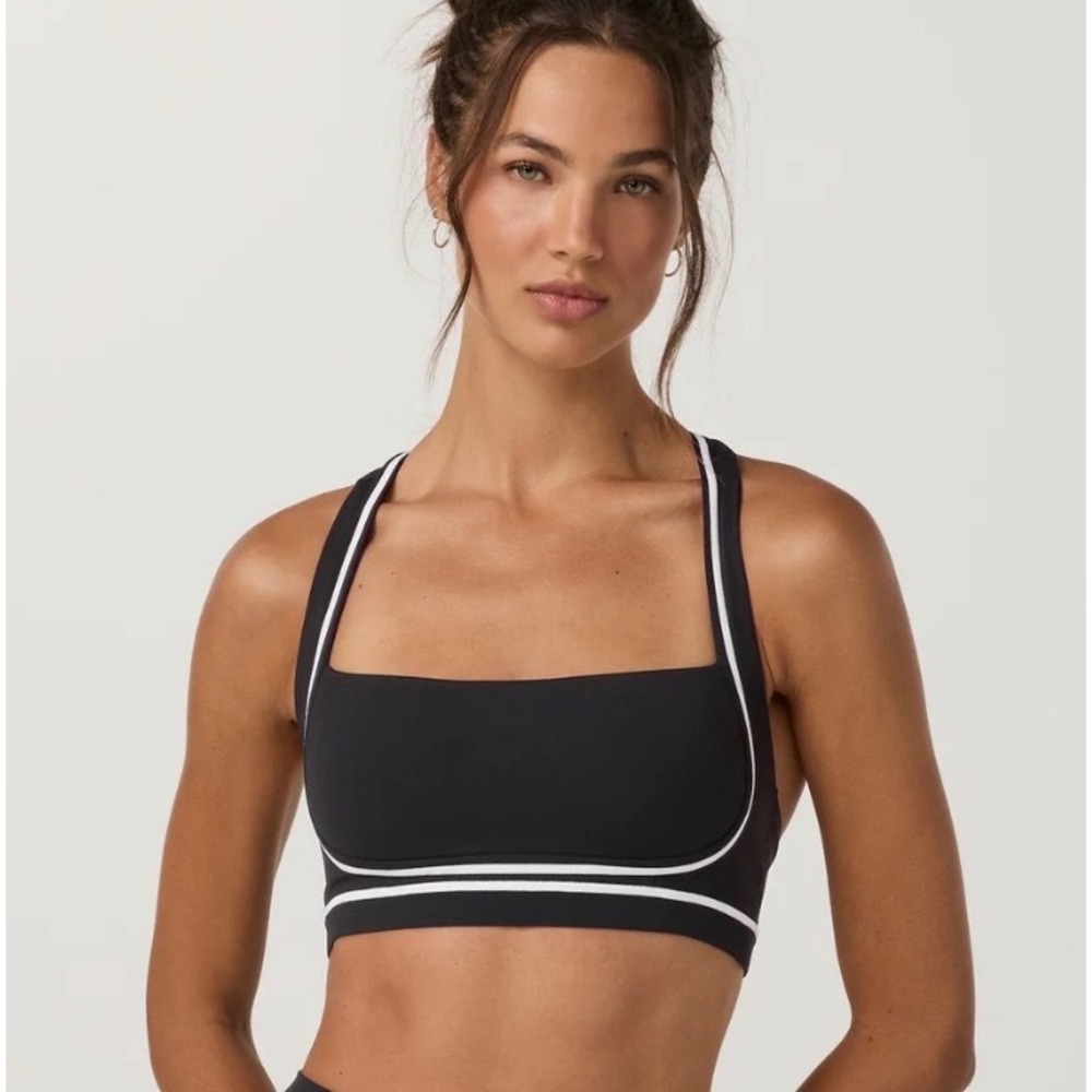 Vuori AllTheFeels Linework Bra Black White Medium Sports Bra Racerback